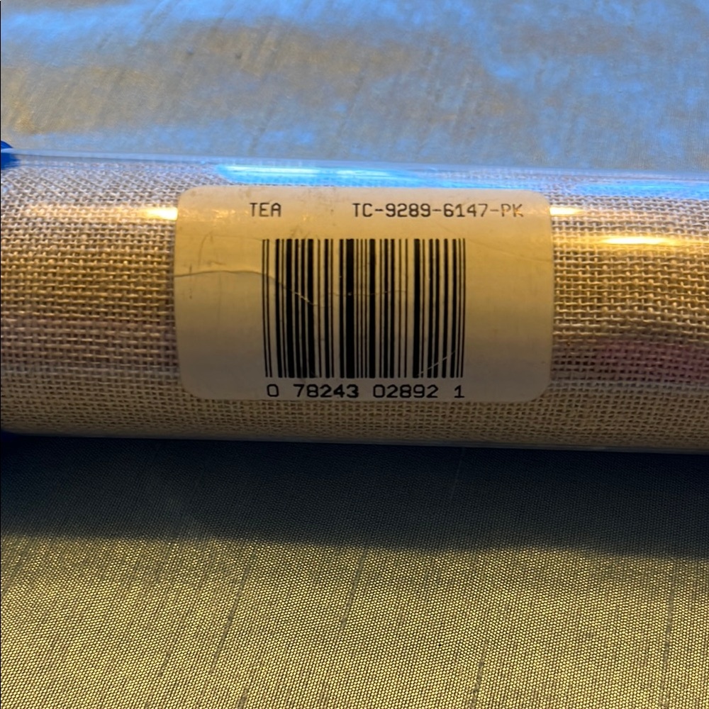 Charles Craft Quality 28 Count 100% Linen Cross Stitch Fabric Roll 15” x 18” - Picture 2 of 5